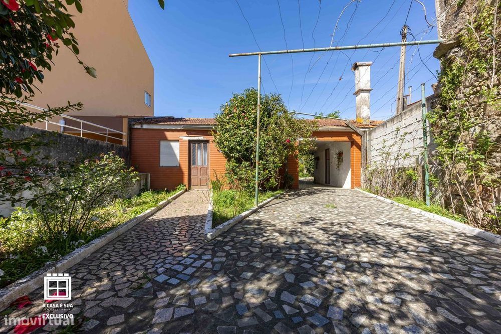 Moradia com duas habitações independentes em Lourosa - Exclusivo