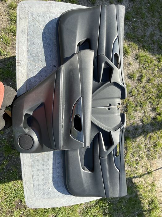 Продам дверні карти на Nissan Rog