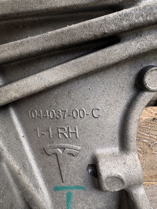 Цапфа tesla Model 3 1044411-00-F 104416-00-G 104316-00-E 1044311-00-E