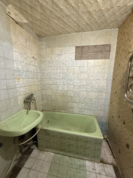 Продам 3-х кімнатну квартиру. Вул. Квартальна. 12 квартал.