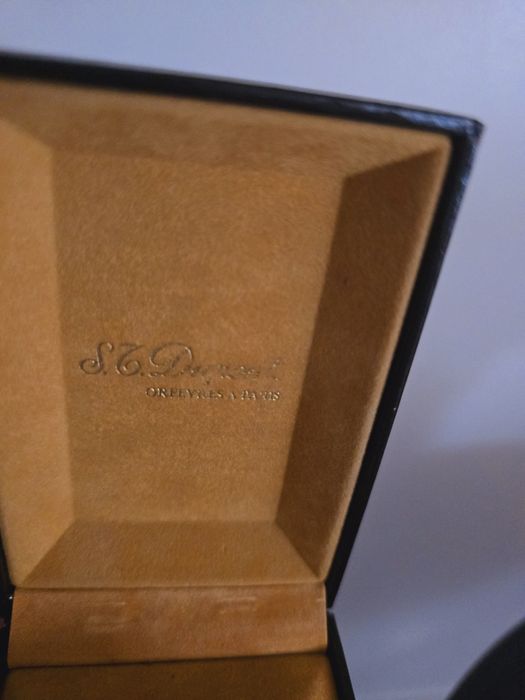 Isqueiro marca Dupont