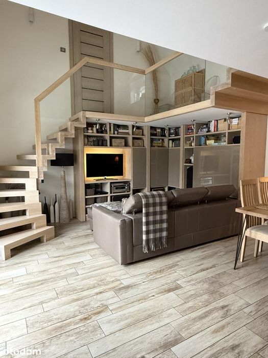 Dom jednorodzinny na obrzeżach miasta z ogrodem