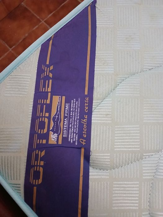 Cama de de   casal  com 2 mesinhas de cabeceira