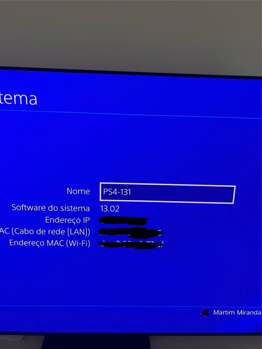 PS4 Pro com 2 comandos e caixa