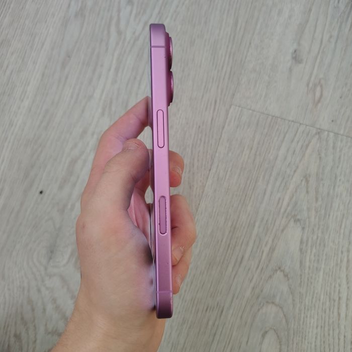 Iphone 16 różowy