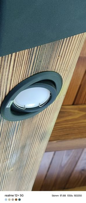 Lampa z belki wiszaca