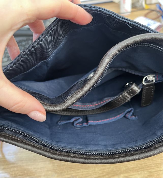 Продам чоловічу сумку-месенджер Tommy Hilfiger