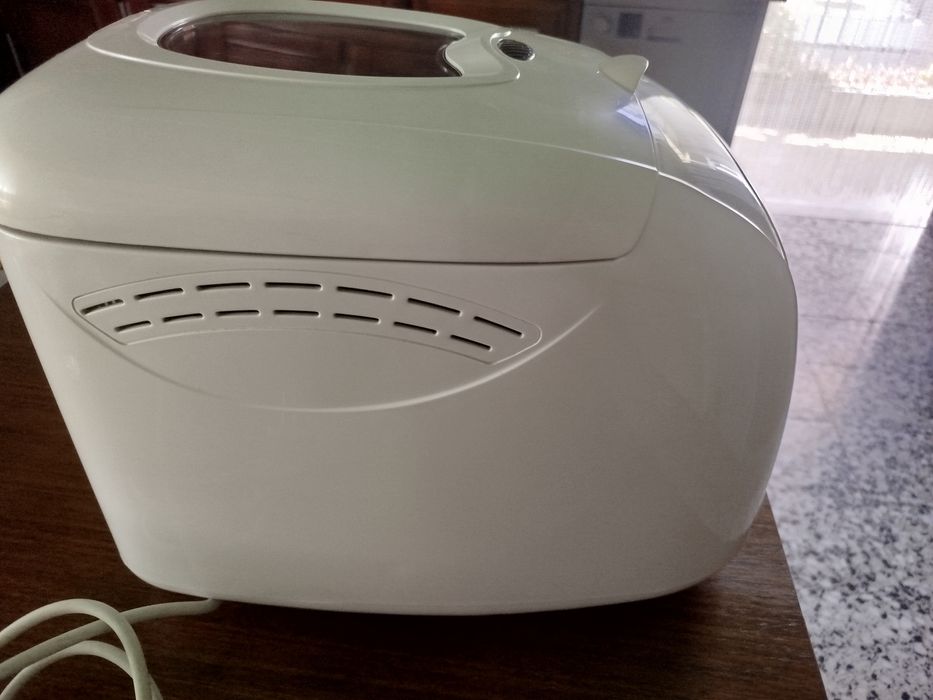 Máquina de fazer pão Clatronic