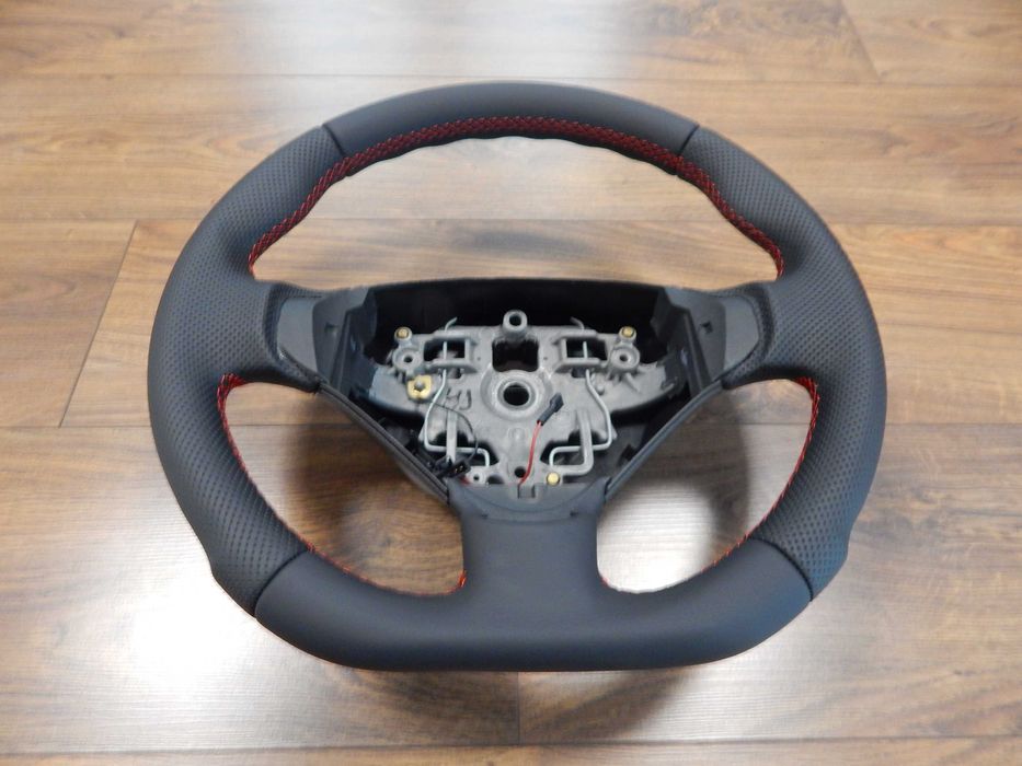 Kierownica Peugeot Partner II Citroen Berlingo II Sport czerwona nić