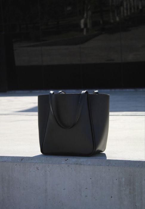 Дзеркальний Canon 4000D з сумкою та доп акб