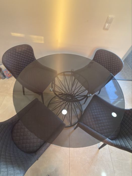 Mesa com 4 cadeiras