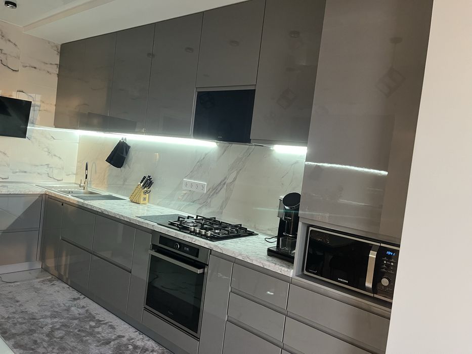 Двокімнатна квартира з меблями та технікою