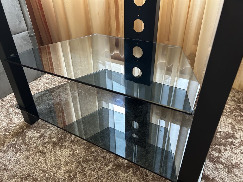 Скляна тумба під телевізор