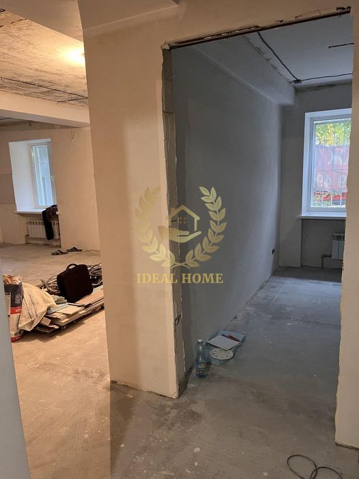 Продаж 3-к квартири з окремим входом, біля метро Сирець. Можлива оренда з правом викупа.