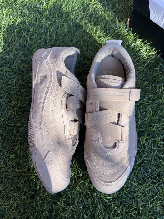 Кросівки жіночі adidas fos
