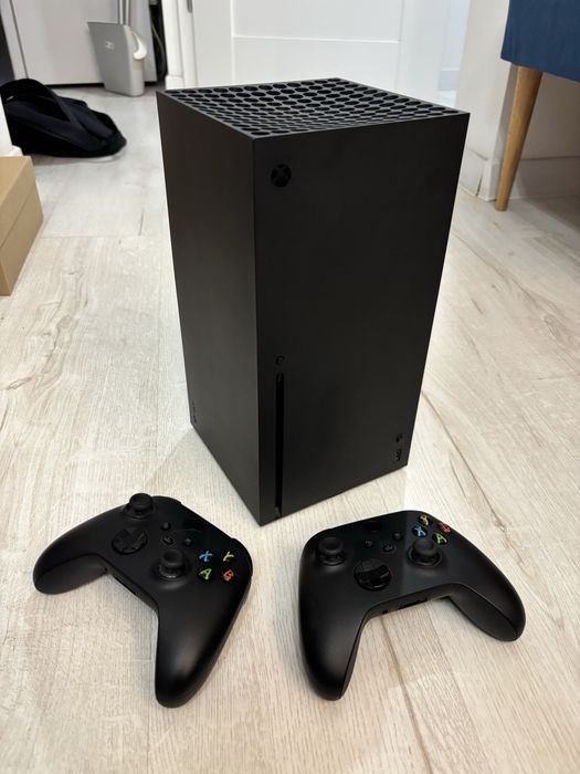 Xbox Series X 1TB + 2 pady i gra
