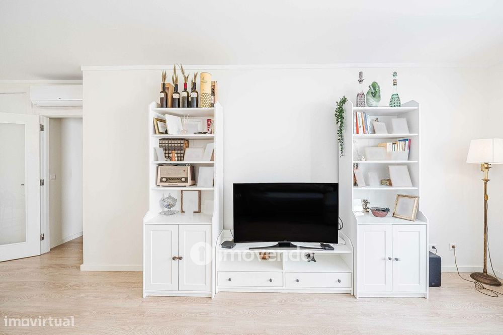 Apartamento T2 moderno, com estacionamento, na Alta de Lisboa