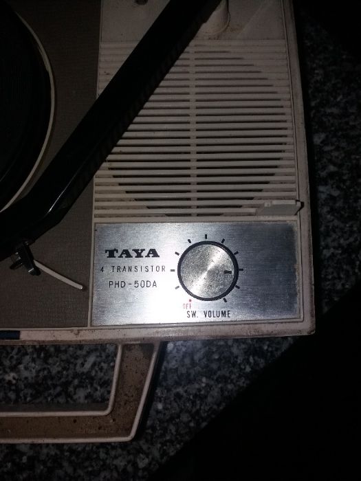 Aparelhagem gira discos e gira discos individual