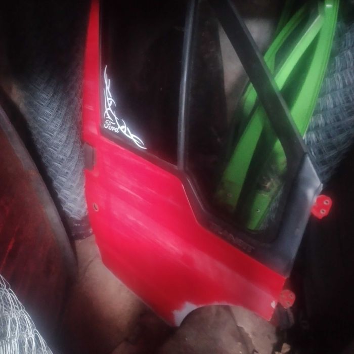 Двері праві форд транзіт з 2000року