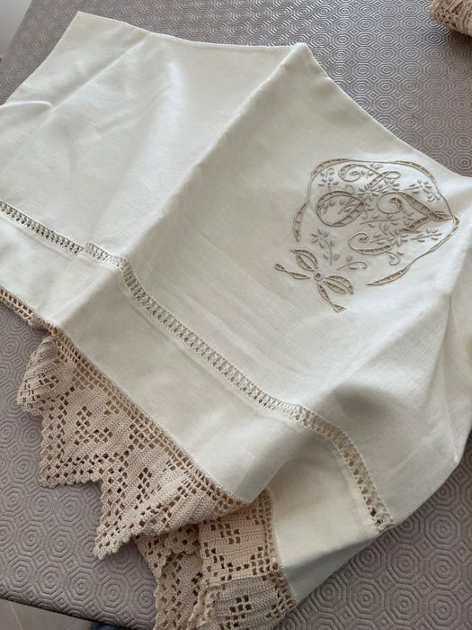 Conjunto de toalhas em renda e linho