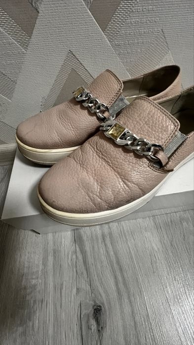 Натуральні туфлі