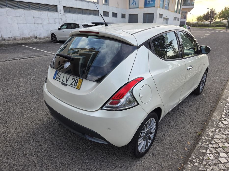 Lancia ypsilon 2011
