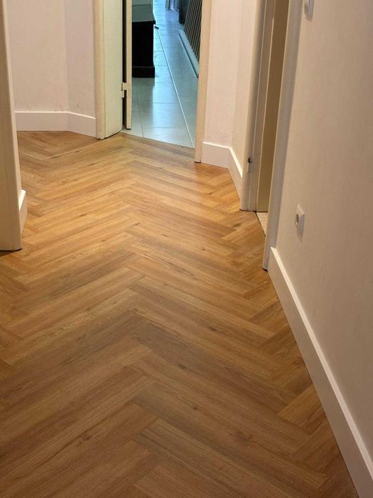 Pavimento vinil Herringbone (espinha)