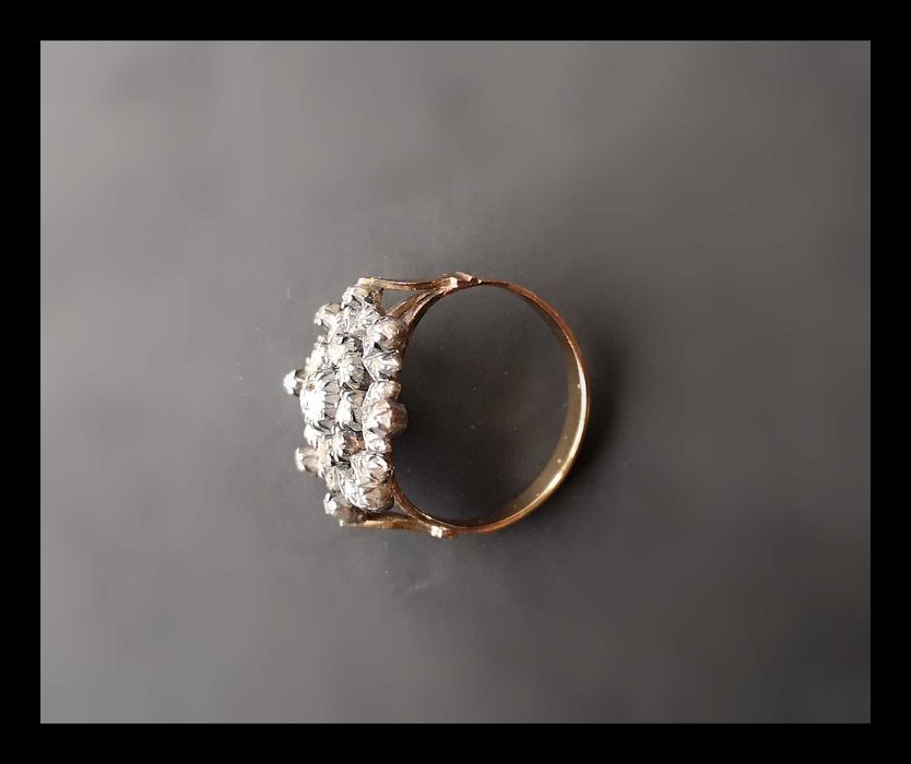 Anel Antigo em Ouro e Prata com Diamantes Naturais