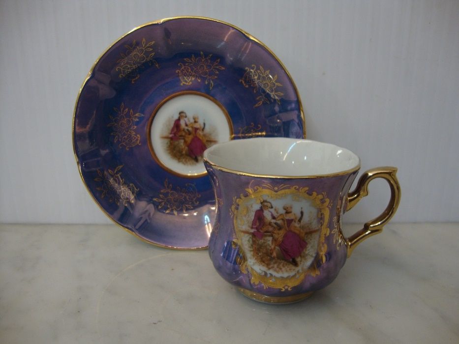 Chávena antiga em porcelana europeia