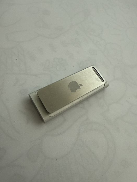 Apple iPod shuffle 3. generacji (3G) Srebrny / Sam odtwarzacz