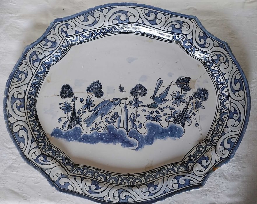 terrina com travessa da fábrica de faiança Berardos, pintadas à mão