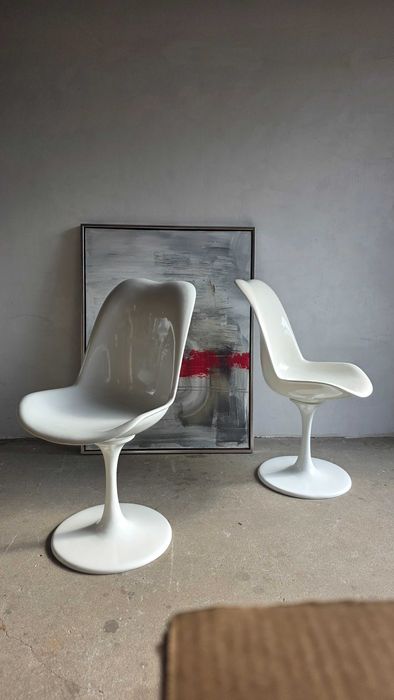 Para Krzeseł Typu „Tulip”Styl Eero Saarinen