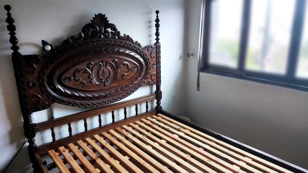 Cama + 2 Mesas de cabeceira