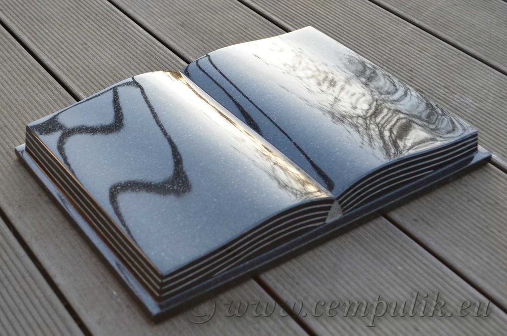 Granitowa książka nagrobna - czarna (wielkość średnia) z napisami