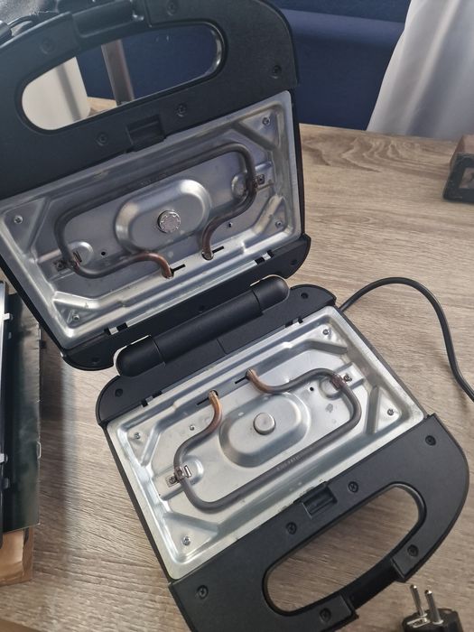 Бутербродниця/вафельниця Liberton LSM-8021