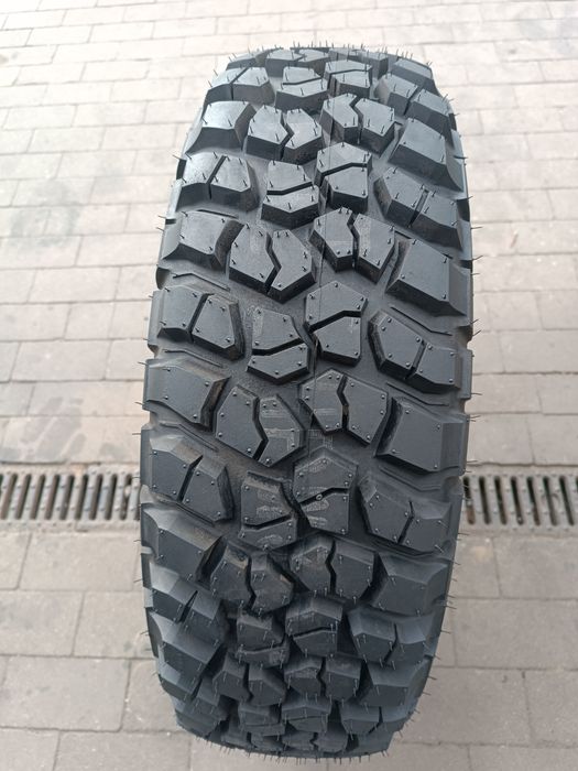 235/70R16 BfGoodrich Mud-Terrain T/A KM2