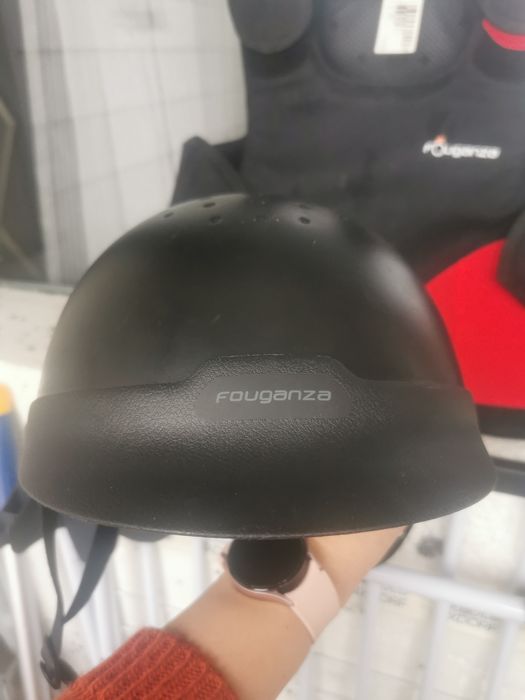Kask do jazdy konnej, regulowany