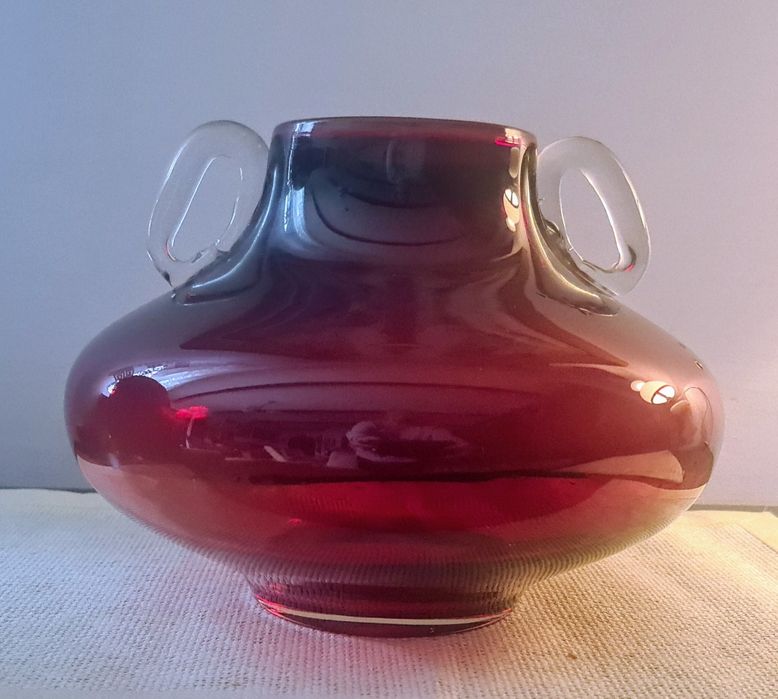 Rubinowy wazon lata 70  projektant Jerzy Słuczan Orkusz