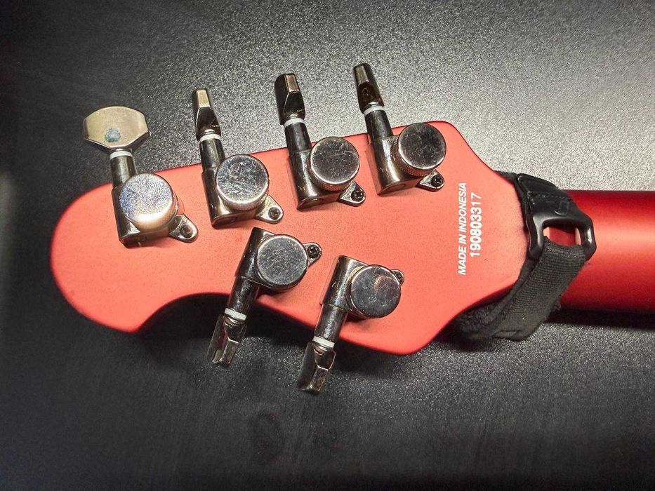 Електрогітара Sterling by Music Man Majesty 6