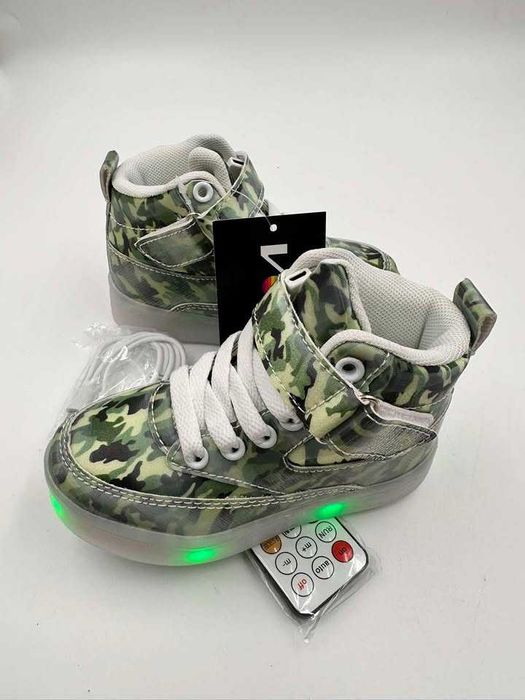 Dziecięce buty z migającymi diodami LED Rozmiar 26 ZIELONE MORO