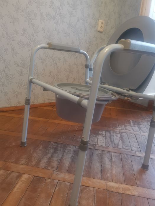 Крісло туалетне алюмінієве 3 в 1