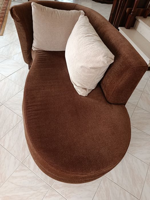 Sofá  / canapé com almofadas