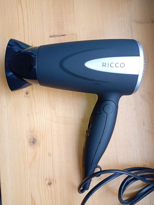 Suszarka do włosów Ricco podróżna na basen