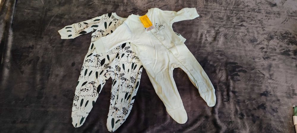Pajacyk piżamka 2 szt rozm 68 NOWE Dada dinozaury