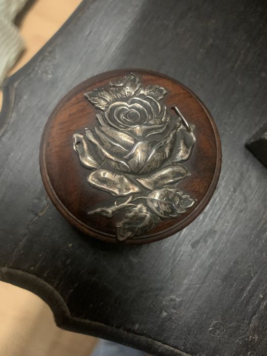 Guarda joias em pau santo com aplicação em prata