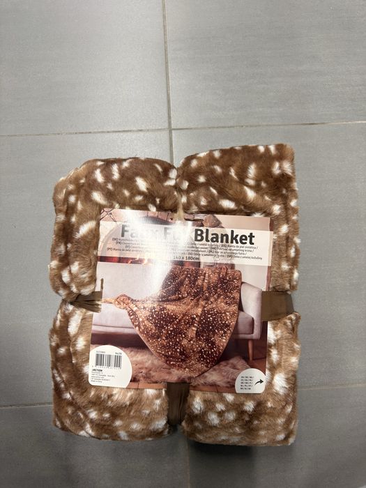 kocyk z motywem sarenki miekki i przytulny idealny na sienień