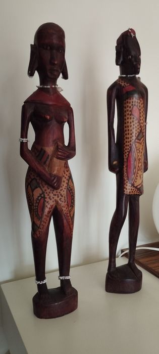 Estátuas africanas  madeira