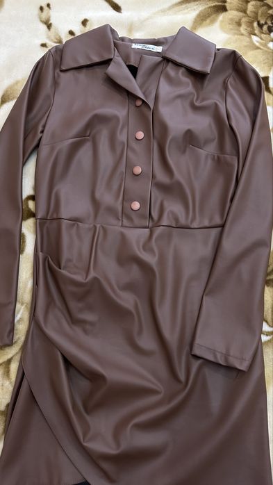 Жіноча шкіряна сукня в ідеальному стані