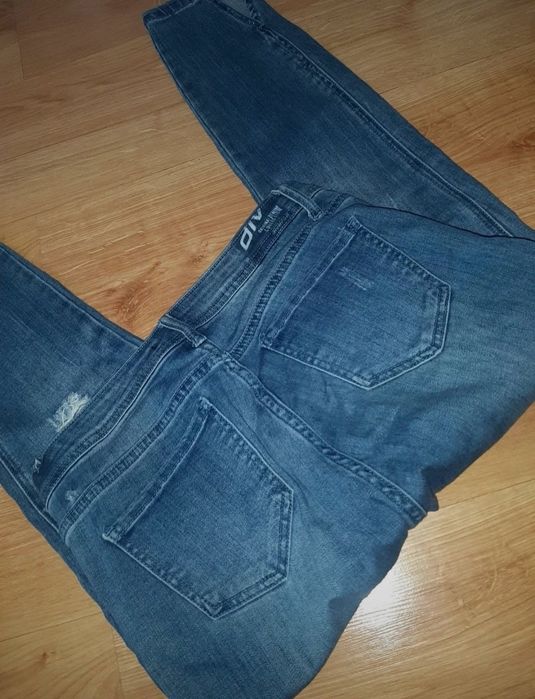 Spodnie jeansy 38 z dziurami diverse