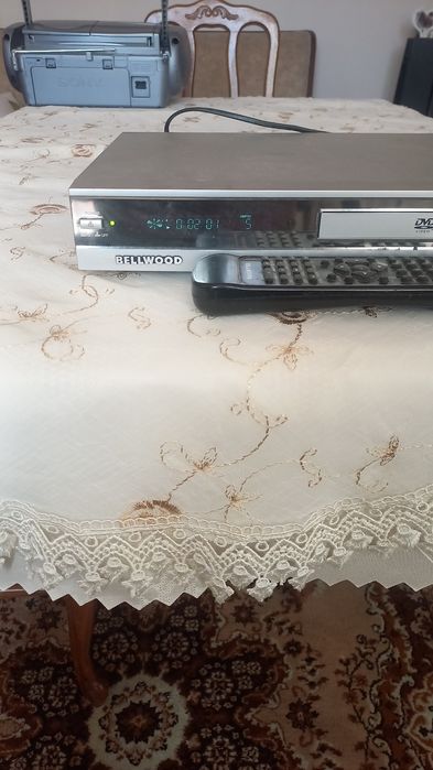DVD Bellwood model 391A z pilotem